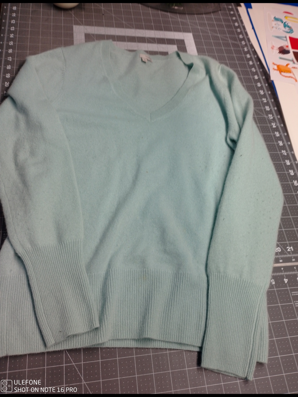 Halogen Cashmere Women's V-Neck Sweater in Mint
